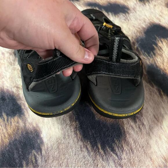 Keen Water Friendly Outdoor Hiking Sandals Men’s Size 8.5 Black - Picture 9 of 12